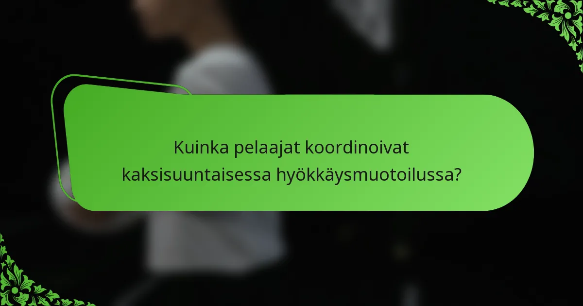 Kuinka pelaajat koordinoivat kaksisuuntaisessa hyökkäysmuotoilussa?